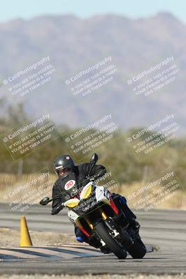 media/Dec-01-2025-Moto Forza (Mon) [[2daa91e15f]]/2-Intermediate Group/Session 3 (Turn 3)/